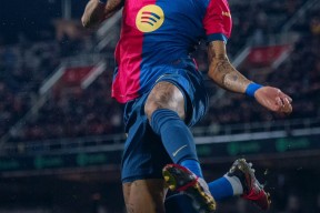 华体会登陆-热刺险胜巴萨，卡瓦尼补时绝平德甲