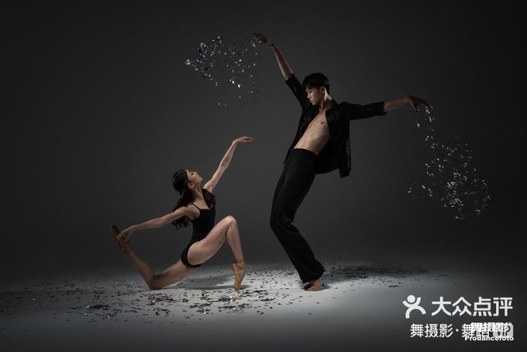 华体会-周瑜体育赛场跳芭蕾舞,感受不一样的篮球的简单介绍 第2张 华体会-周瑜体育赛场跳芭蕾舞,感受不一样的篮球的简单介绍 第2张